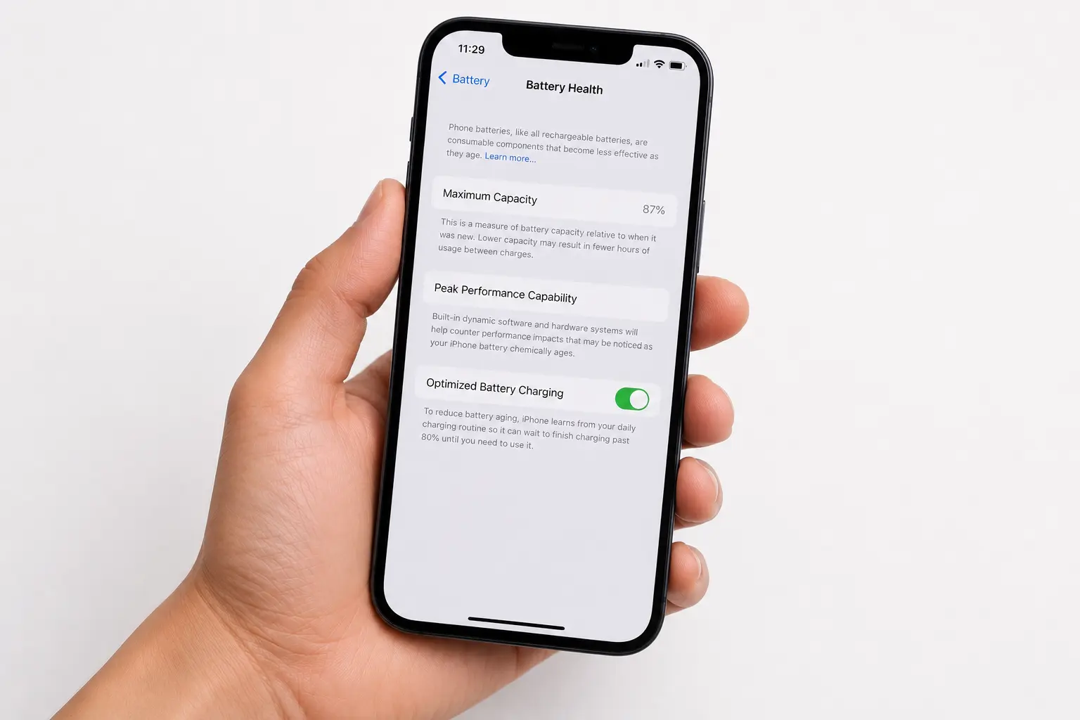 stanje baterije telefona — iPhone prikazuje Battery Health 87% u podešavanjima