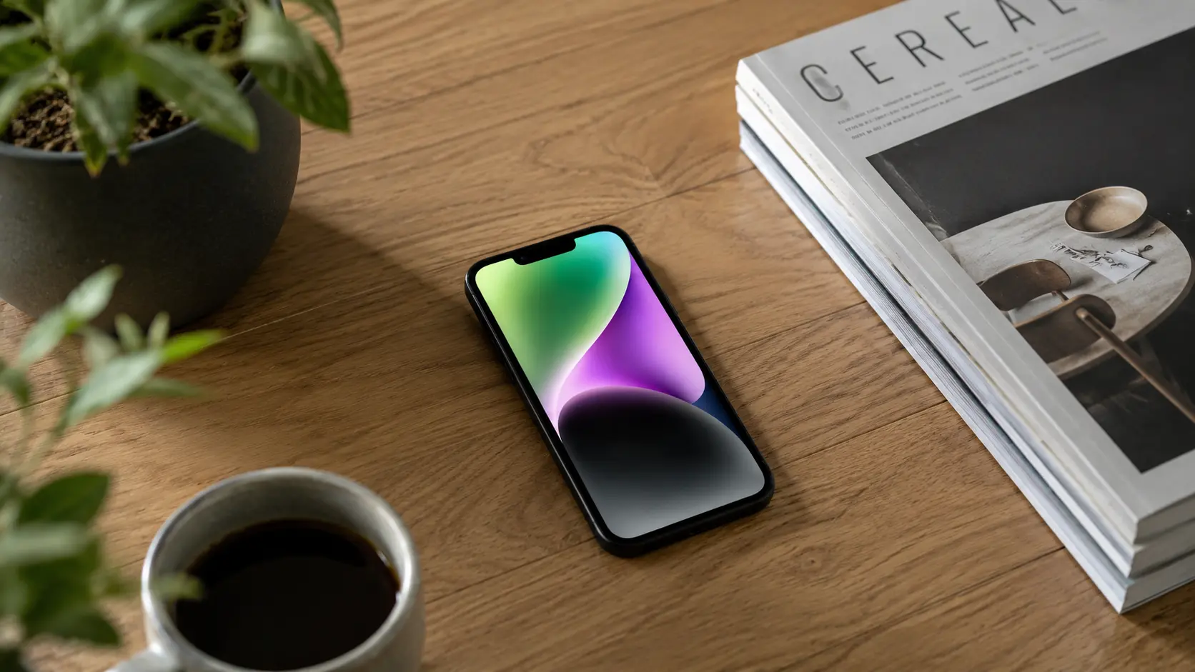 iPhone 14 u 2026 na stolu pre kupovine